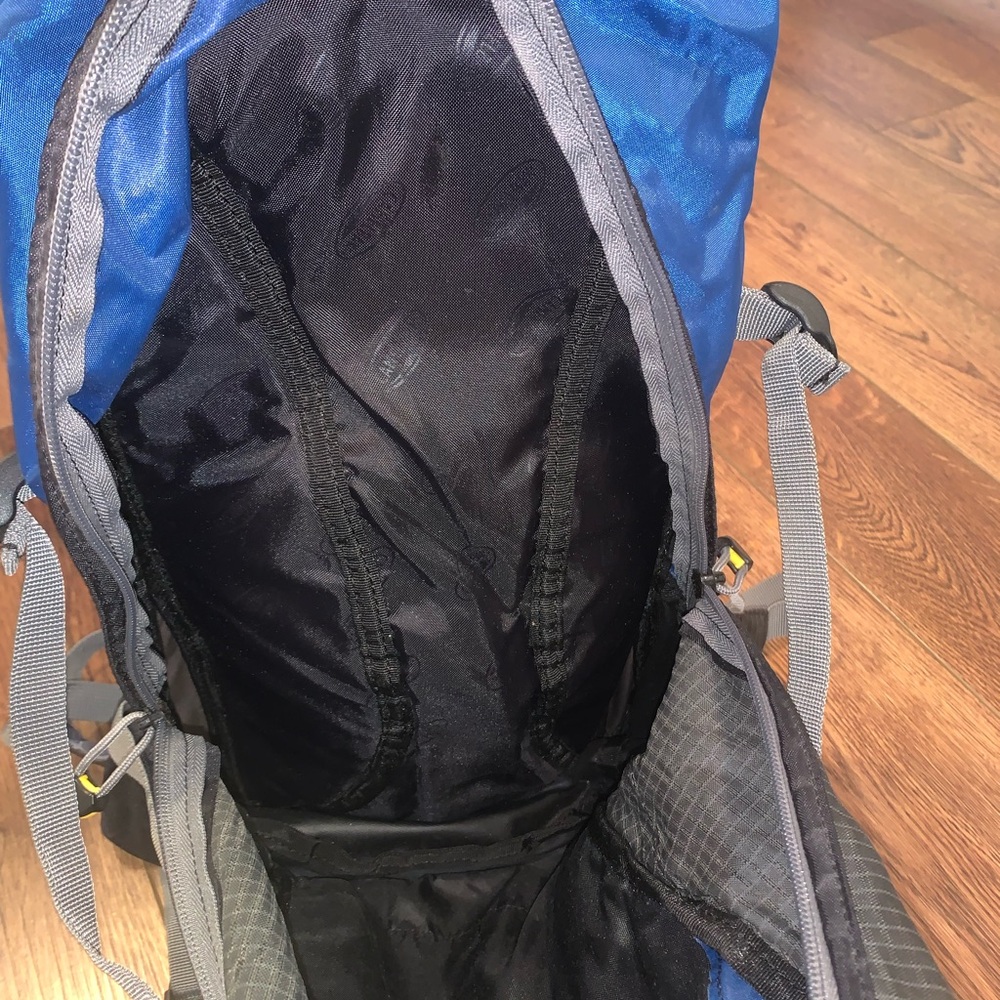 Camelbak: Cloud Walker Hydration Backpack Blue Wi… - image 7